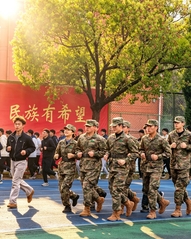 青春逐梦奔跑同行——新球202...